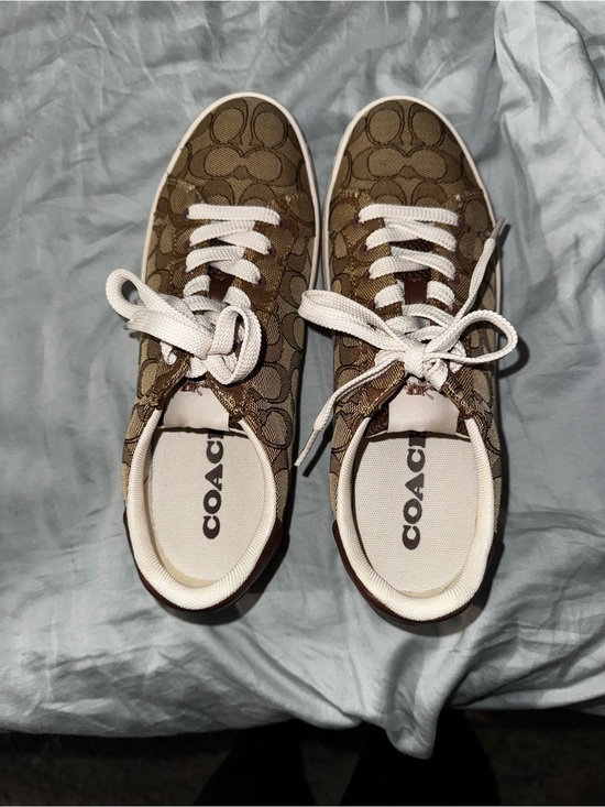 Coach Shoes - Women’s Brown Coach Clip Low Top with White Laces Sneaker Size 9.5